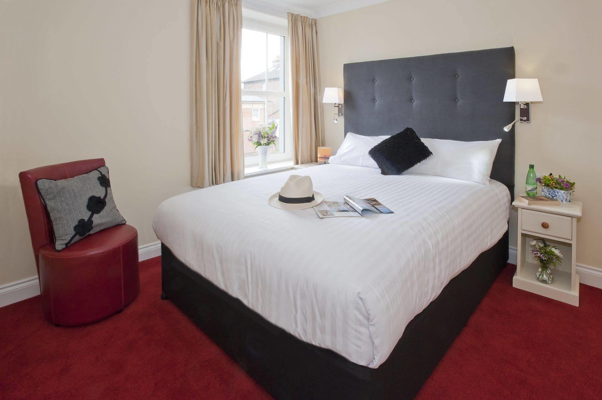 Peartree Serviced Apartments Salisbury Exterior photo