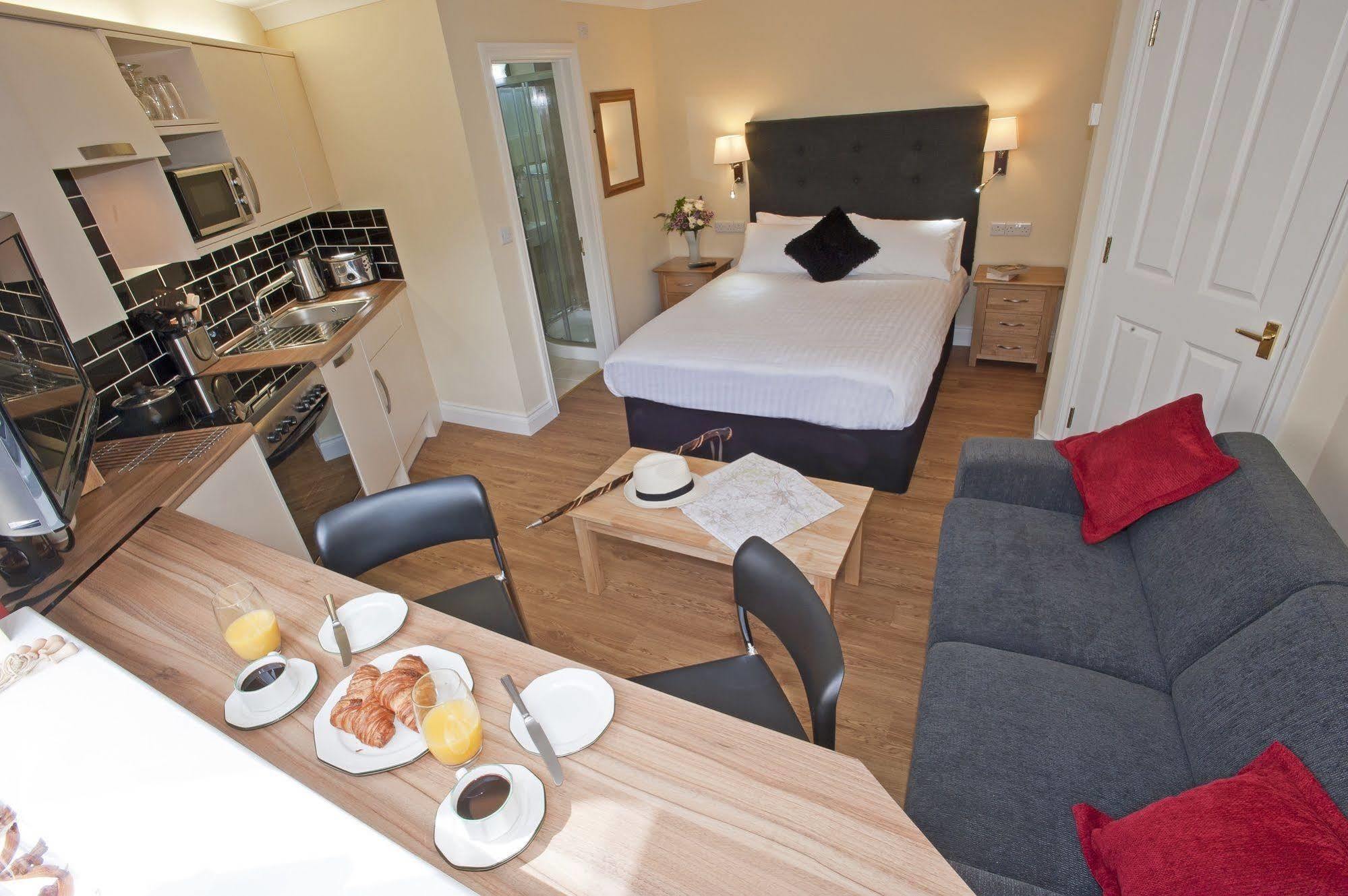 Peartree Serviced Apartments Salisbury Exterior photo