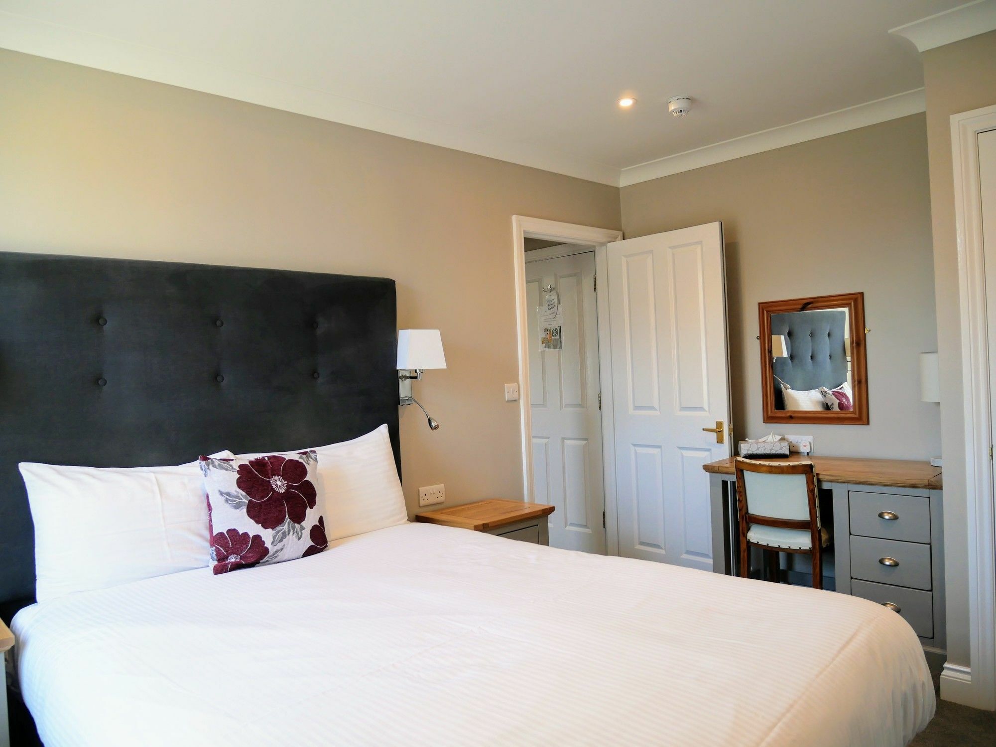 Peartree Serviced Apartments Salisbury Exterior photo